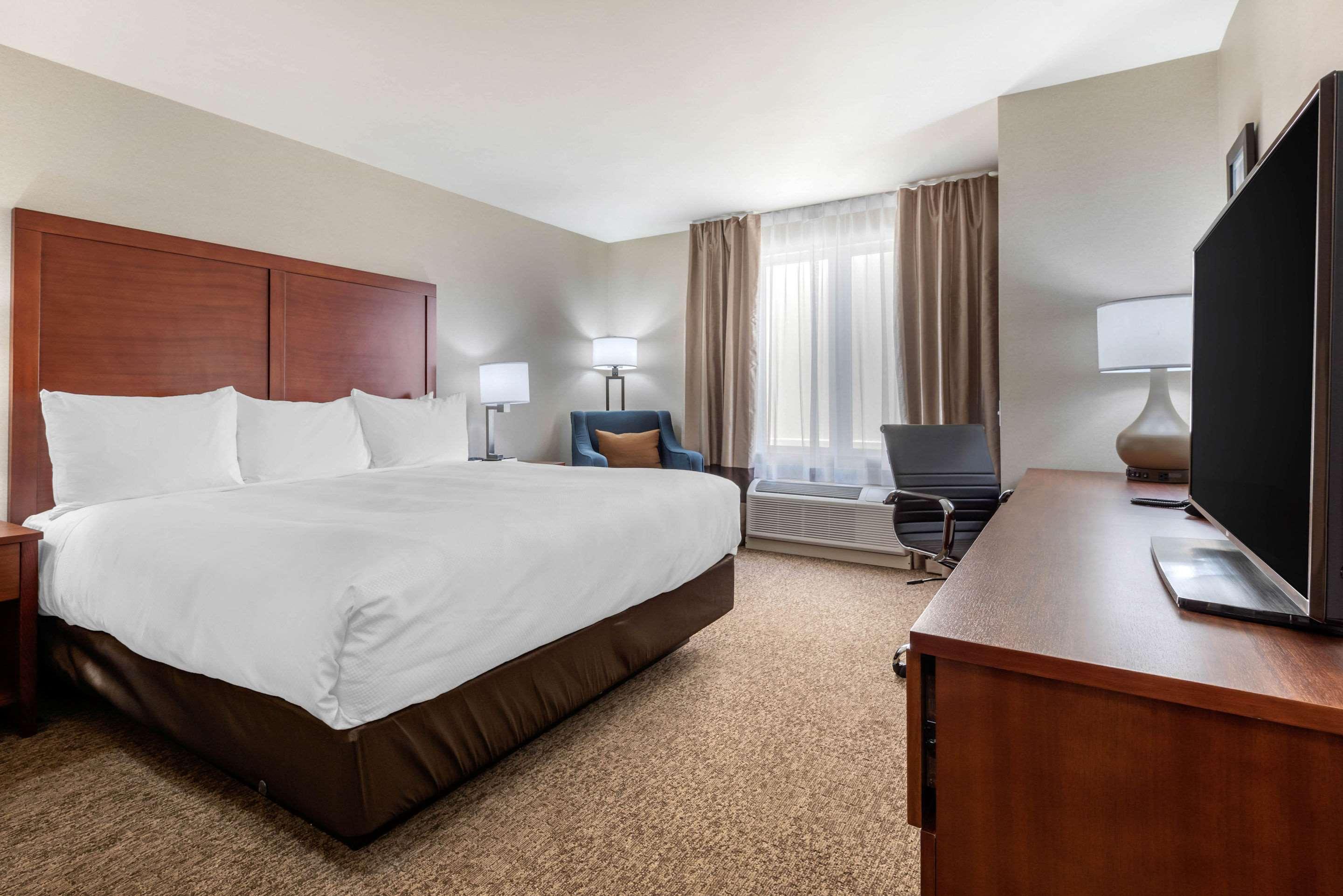 Comfort Inn & Suites Greater Napanee Zewnętrze zdjęcie