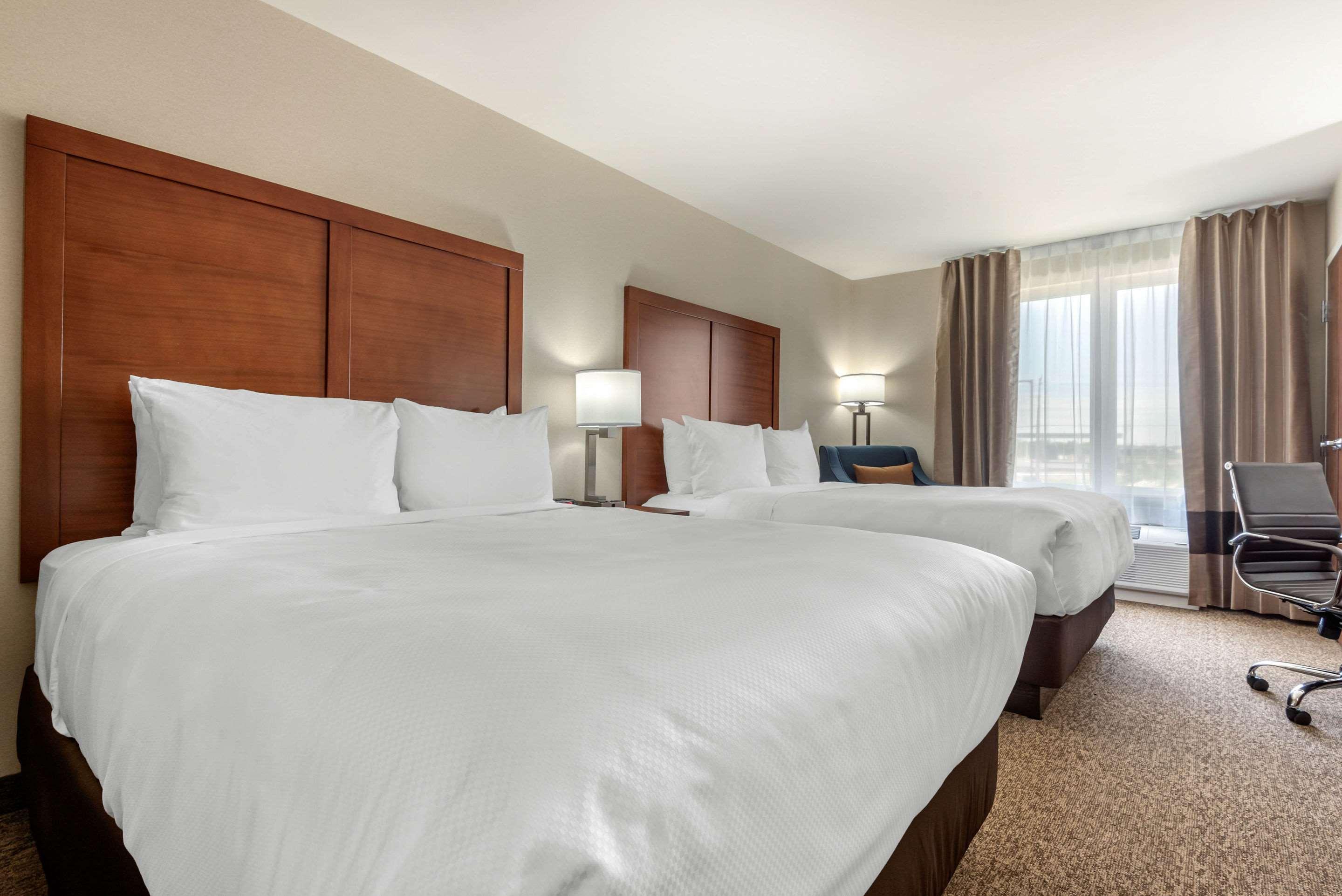Comfort Inn & Suites Greater Napanee Zewnętrze zdjęcie