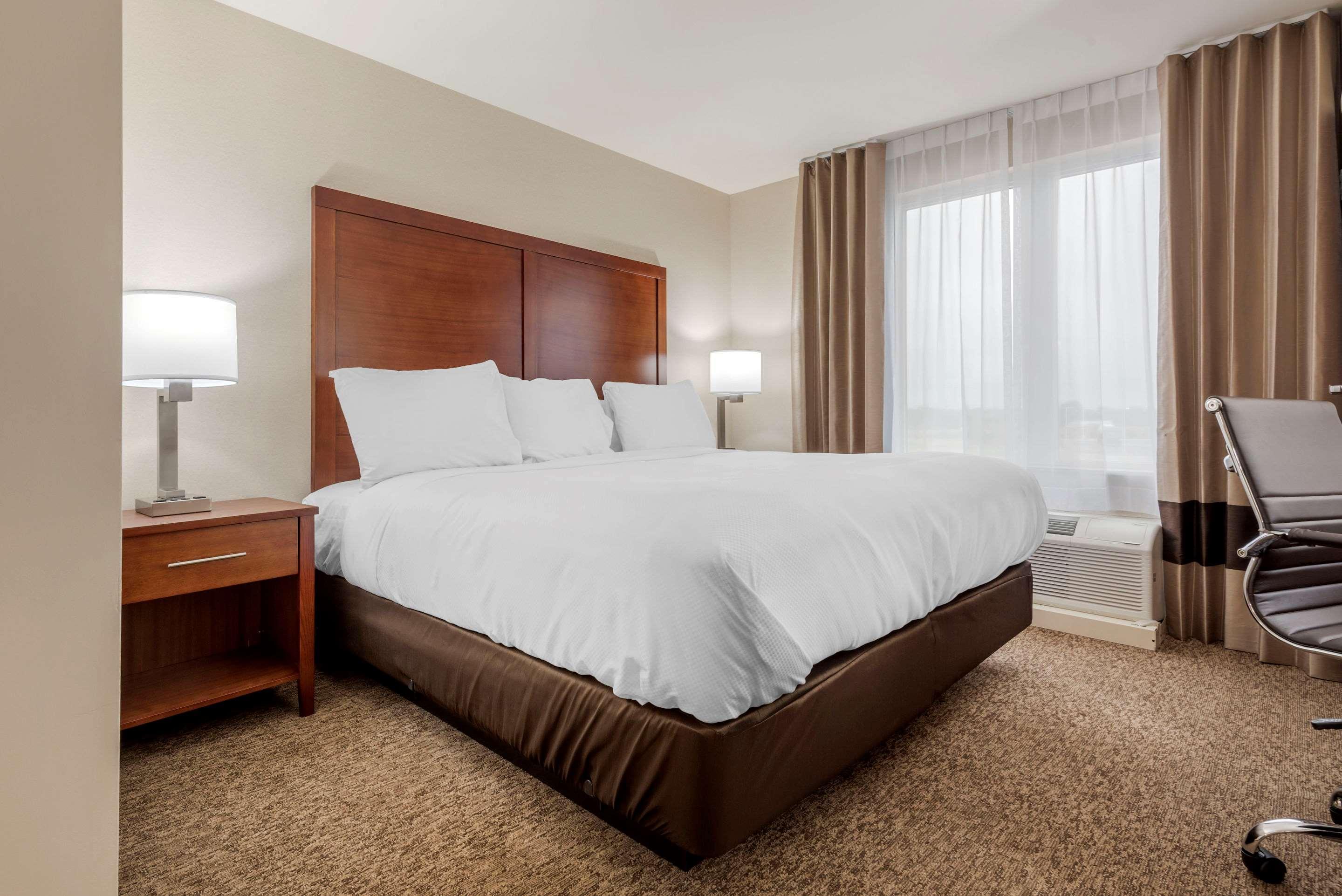 Comfort Inn & Suites Greater Napanee Zewnętrze zdjęcie
