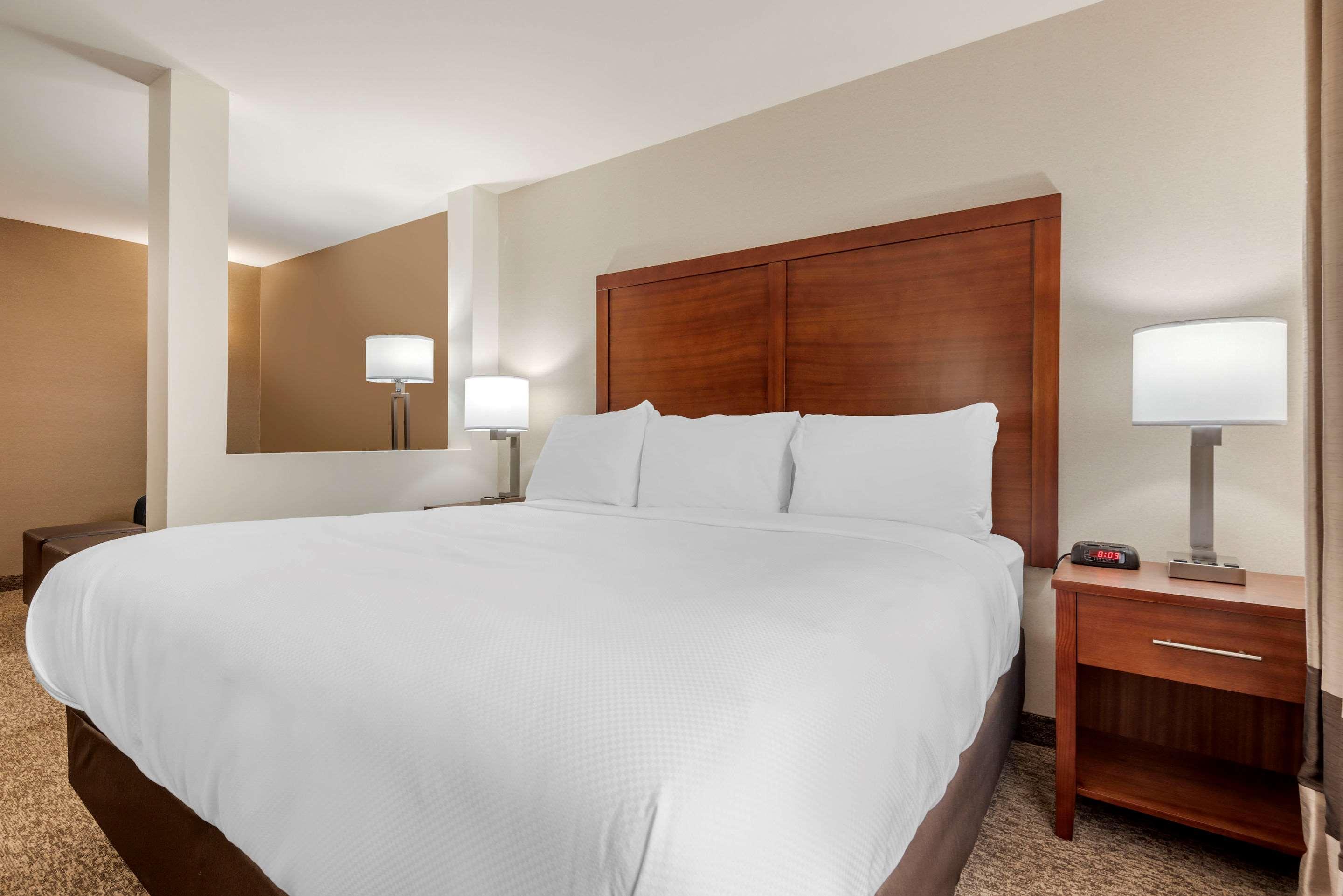Comfort Inn & Suites Greater Napanee Zewnętrze zdjęcie