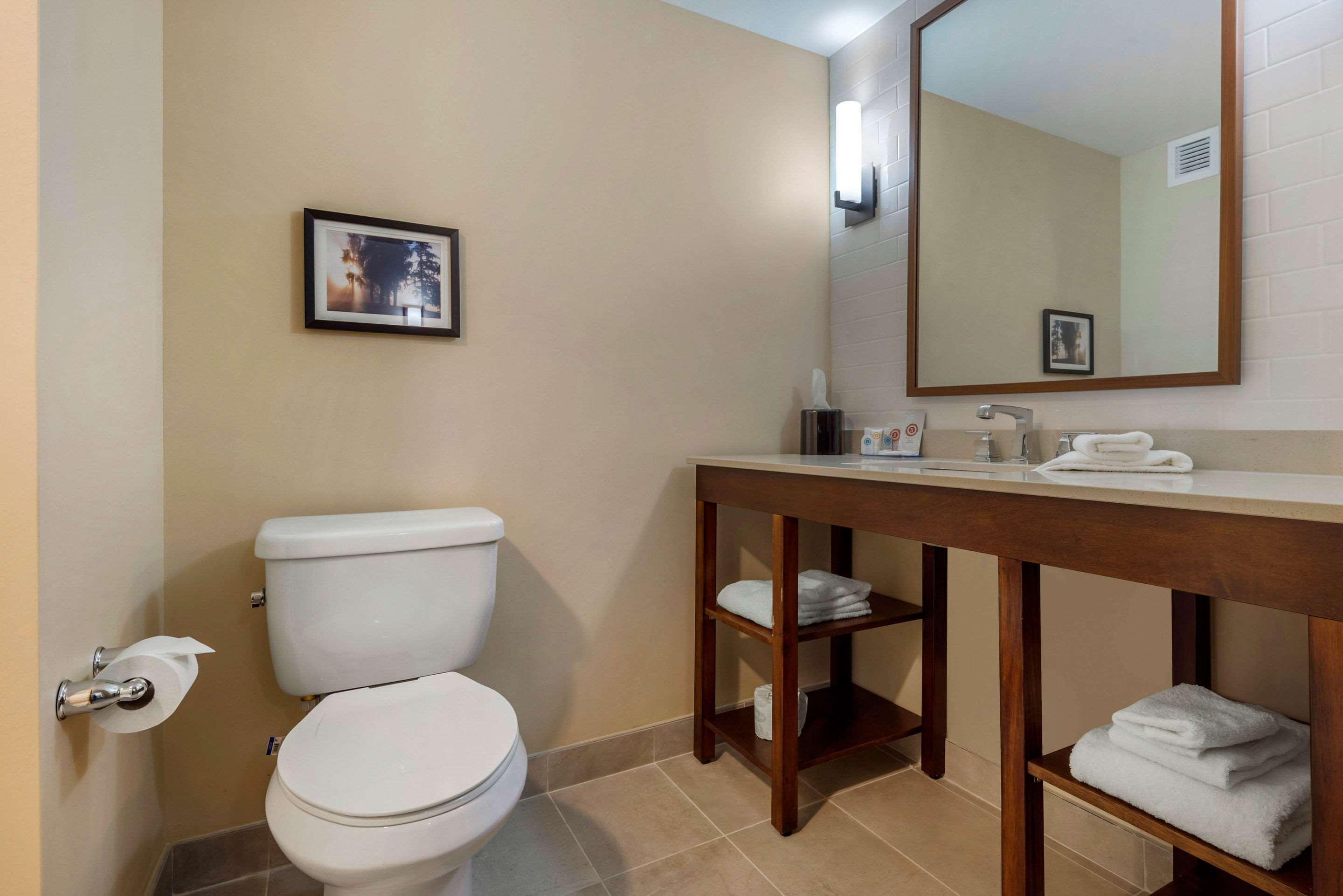 Comfort Inn & Suites Greater Napanee Zewnętrze zdjęcie