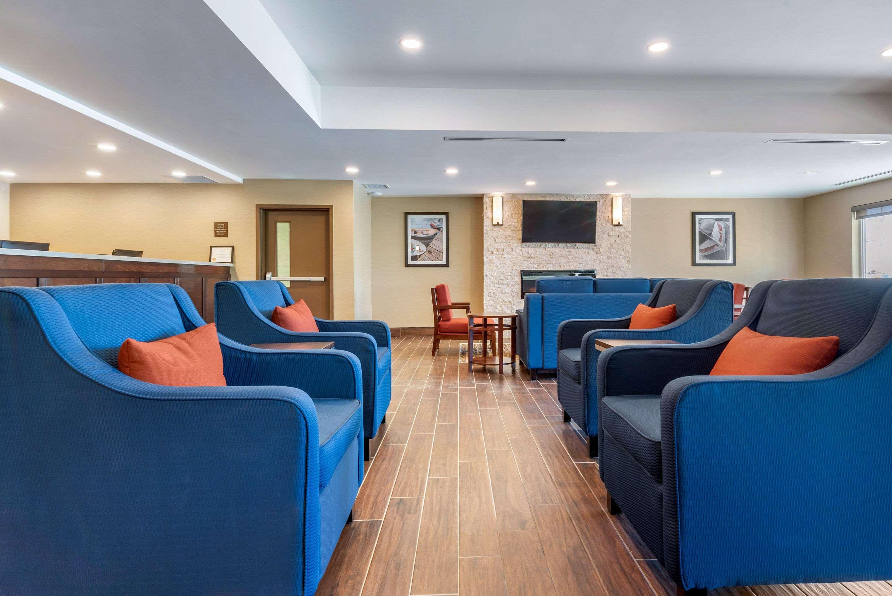 Comfort Inn & Suites Greater Napanee Zewnętrze zdjęcie