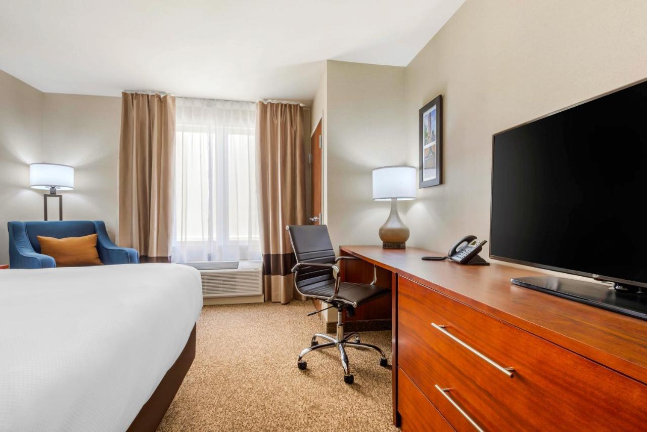 Comfort Inn & Suites Greater Napanee Zewnętrze zdjęcie