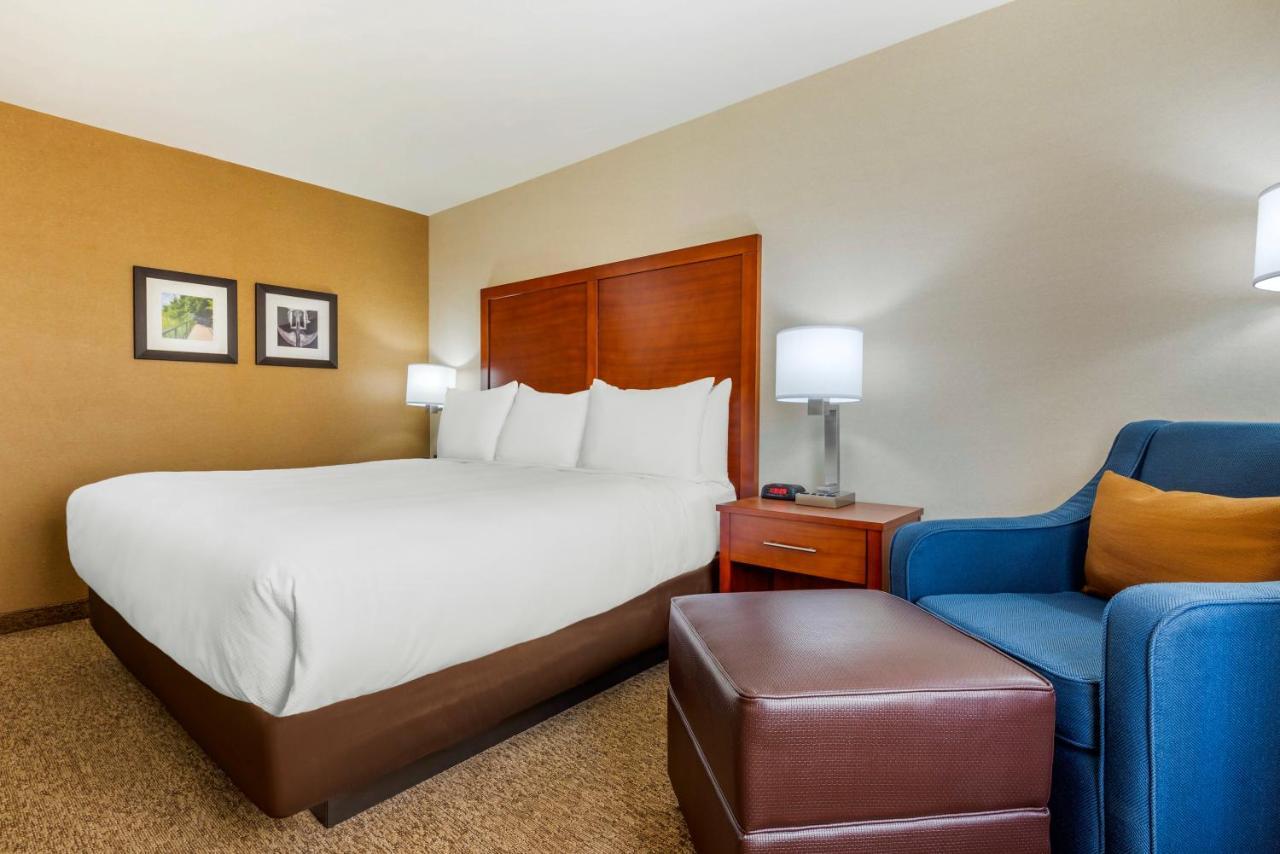 Comfort Inn & Suites Greater Napanee Zewnętrze zdjęcie